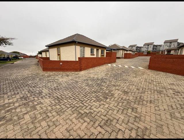 2 BEDROOM TOWNHOUSE FOR SALE IN THE REEDS